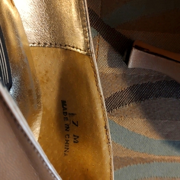 VINTAGE pointy toe, kitten heel pumps by J. Renee. Size 7. CLEAN! - Picture 6 of 11